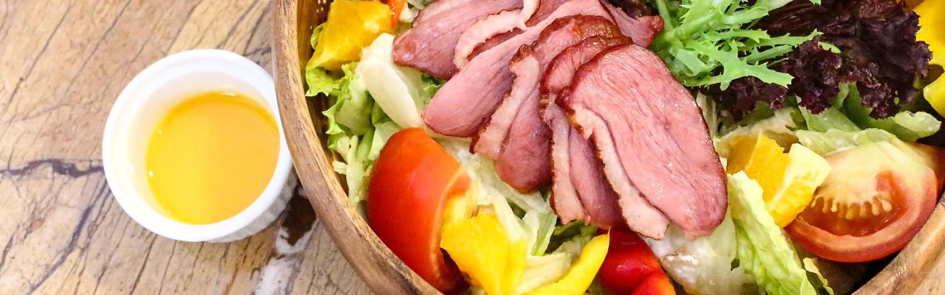 [ 台電大樓站．師大美食 ] 路燈咖啡Light Café師大店～超飽足木盆沙拉與超大杯冰沙(附完整菜單)