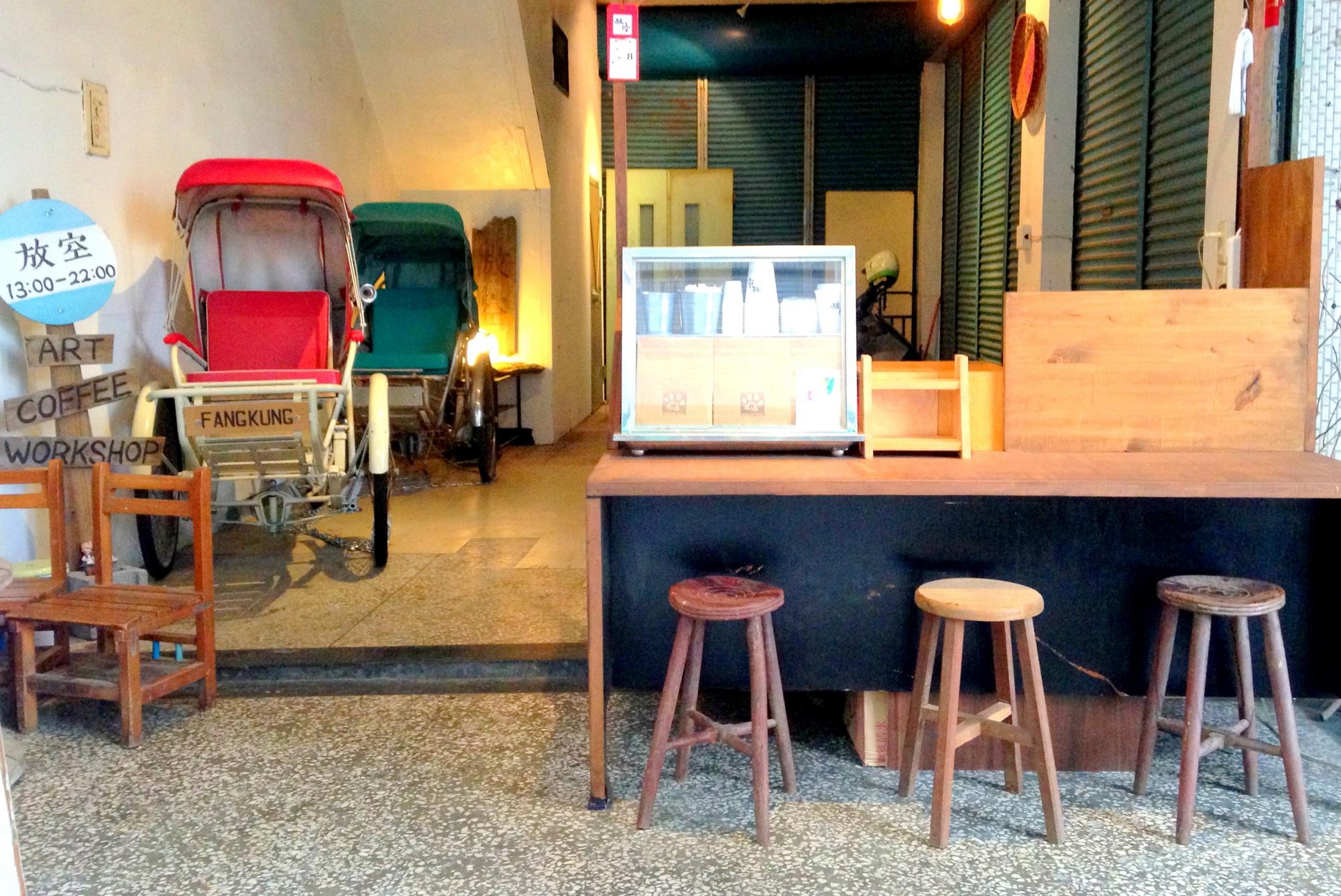 屏東市好店推薦。放空咖啡｜有事嗎？在菜市場開咖啡店？！