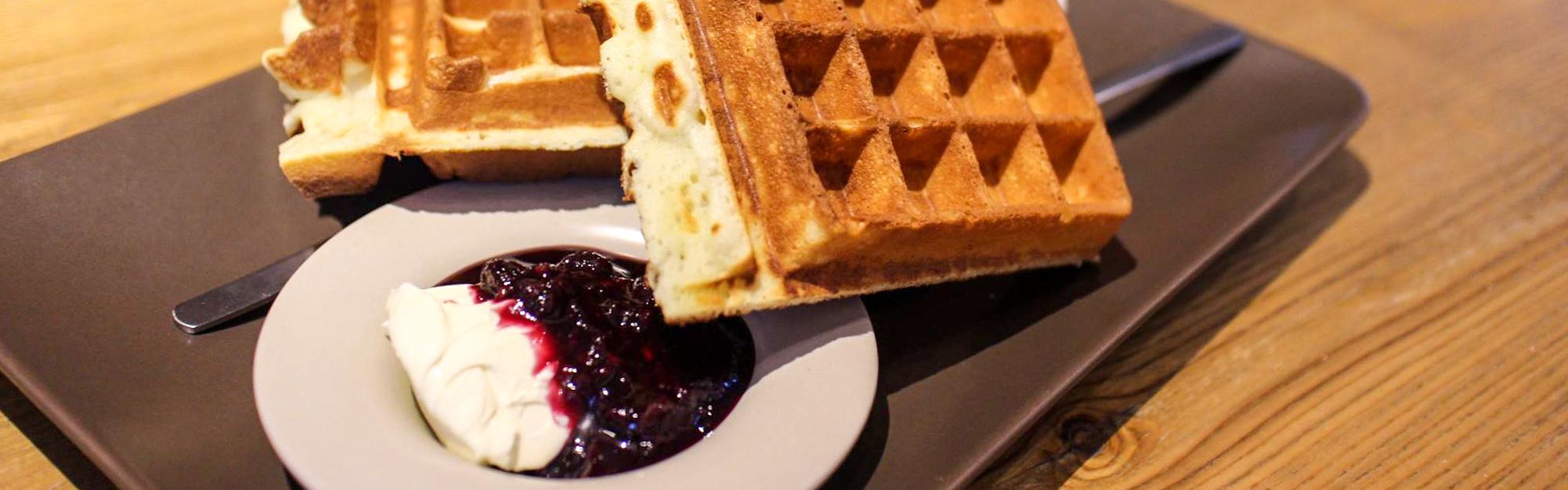 [ 六張犁站美食 ] 多麼 Cafe+～必點雙醬鬆餅，美味用心的沾醬讓人回味無窮