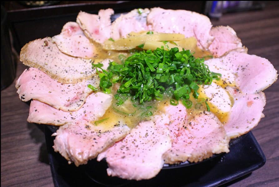 [ 小巨蛋美食 ] 鷹流東京醬油拉麵 蘭丸～門口永遠有人在排隊的拉麵店