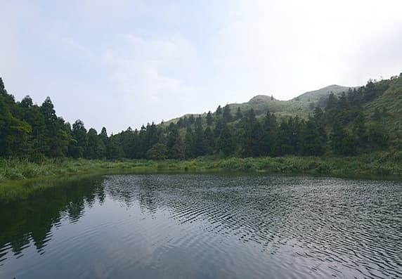 陽明山・夢幻湖｜神秘又靜謐的山中絕美湖泊，坐看雲霧飄渺山嵐美景