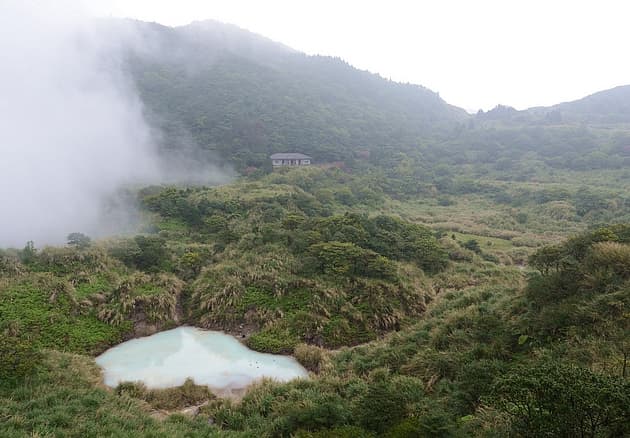 陽明山・冷水坑｜七星公園、牛奶湖、菁山吊橋，夢幻秘境一次收