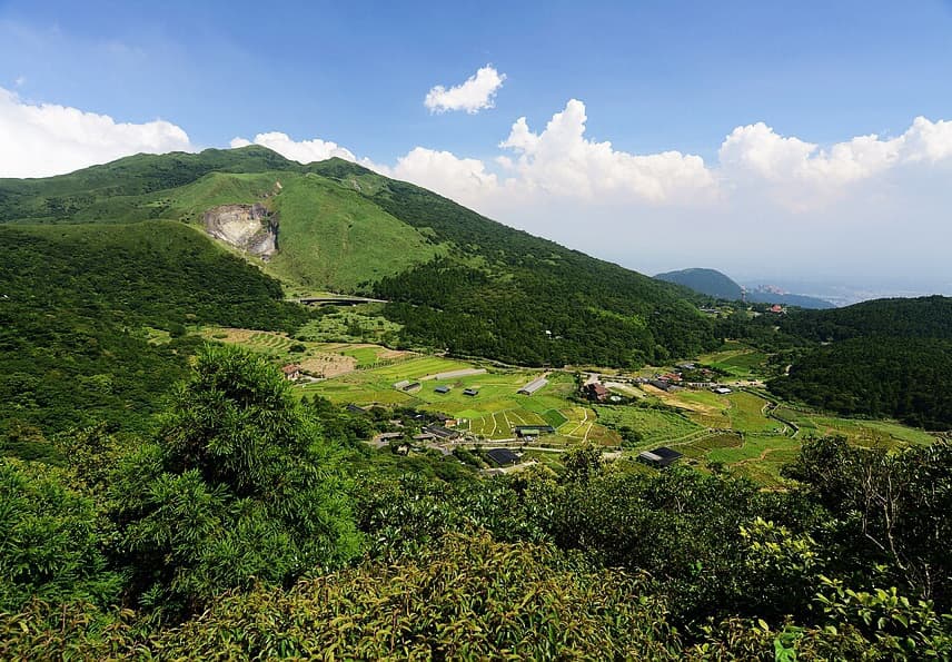 陽明山・水尾巴拉卡步道｜柳暗花明又一村的綠色隧道，遠眺山區大景