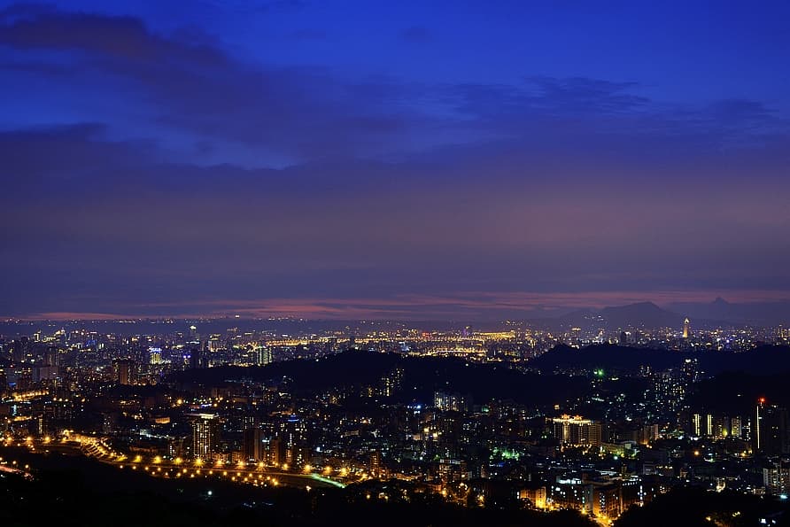 台北木柵・飛龍步道｜樟山寺秘境，免費夜景超適合約會！