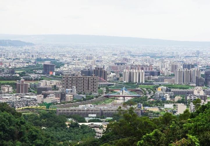 來走「台中大坑登山步道」，健行散步看美景，逛風動石公園