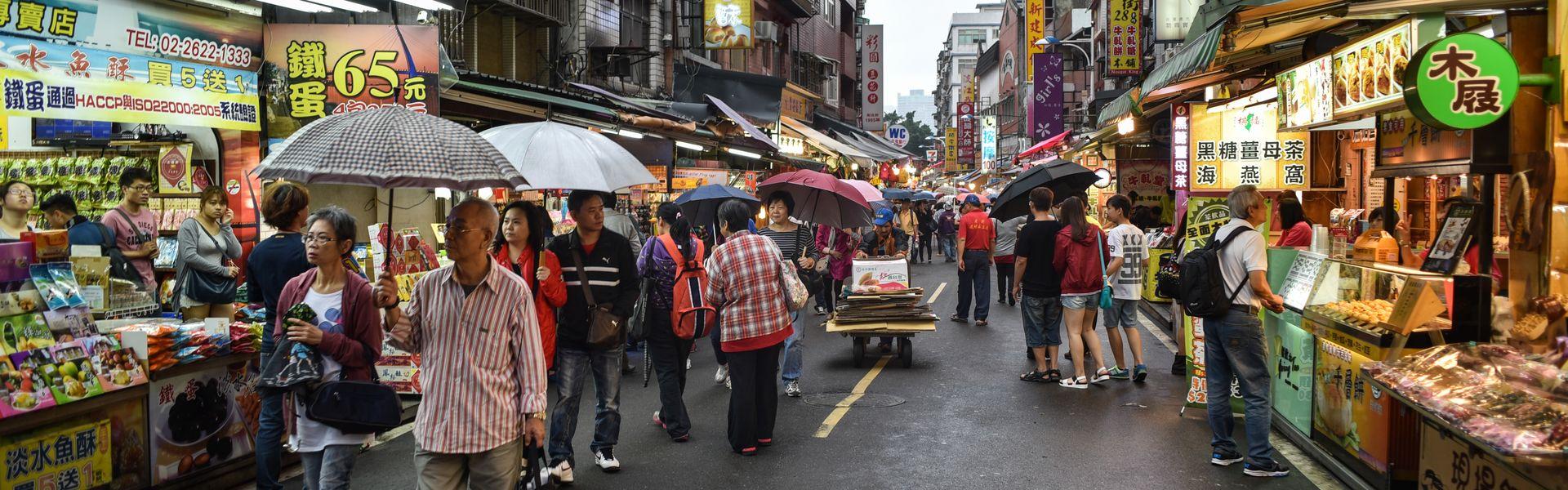 商業港衰退與老街興起，漫步淡水不能錯過的美食與美景