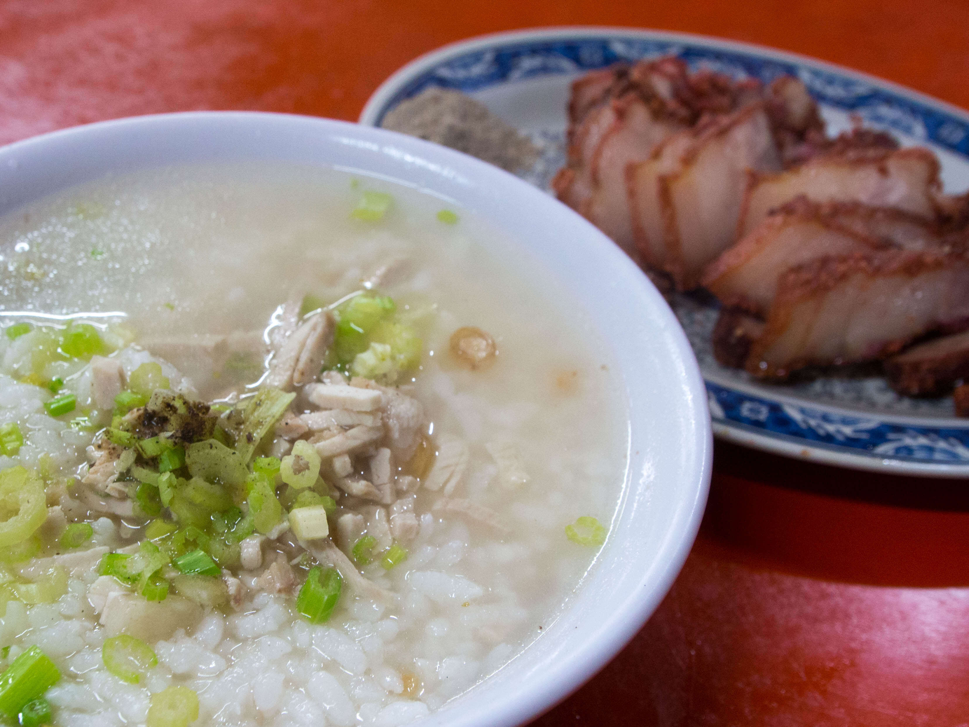 埔里．在地美食｜第三市場必吃老店－張蒸餃大王與肉粥