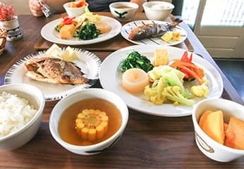 台東市區「Ameya 飴屋」：如糖香般溫柔的所在，手工麵包 x 日式家庭料理