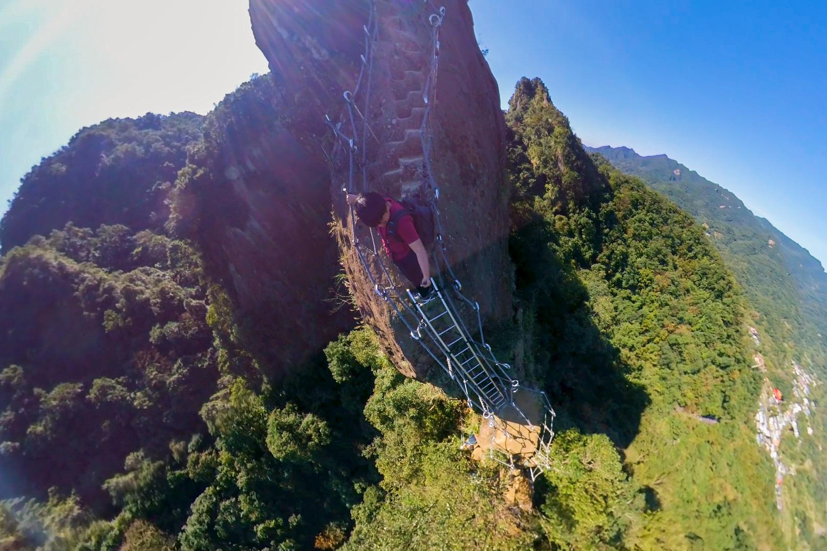 新北平溪｜挑戰近乎垂直的登頂惡夢！懼高者的「孝子山」攻頂心得（含交通方式）