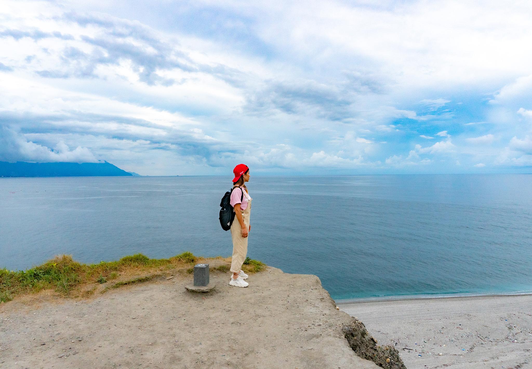 花蓮七星潭最美拍照點「四八高地」：飽覽七星潭美景，觀海聽浪，疊石許下浪漫心願