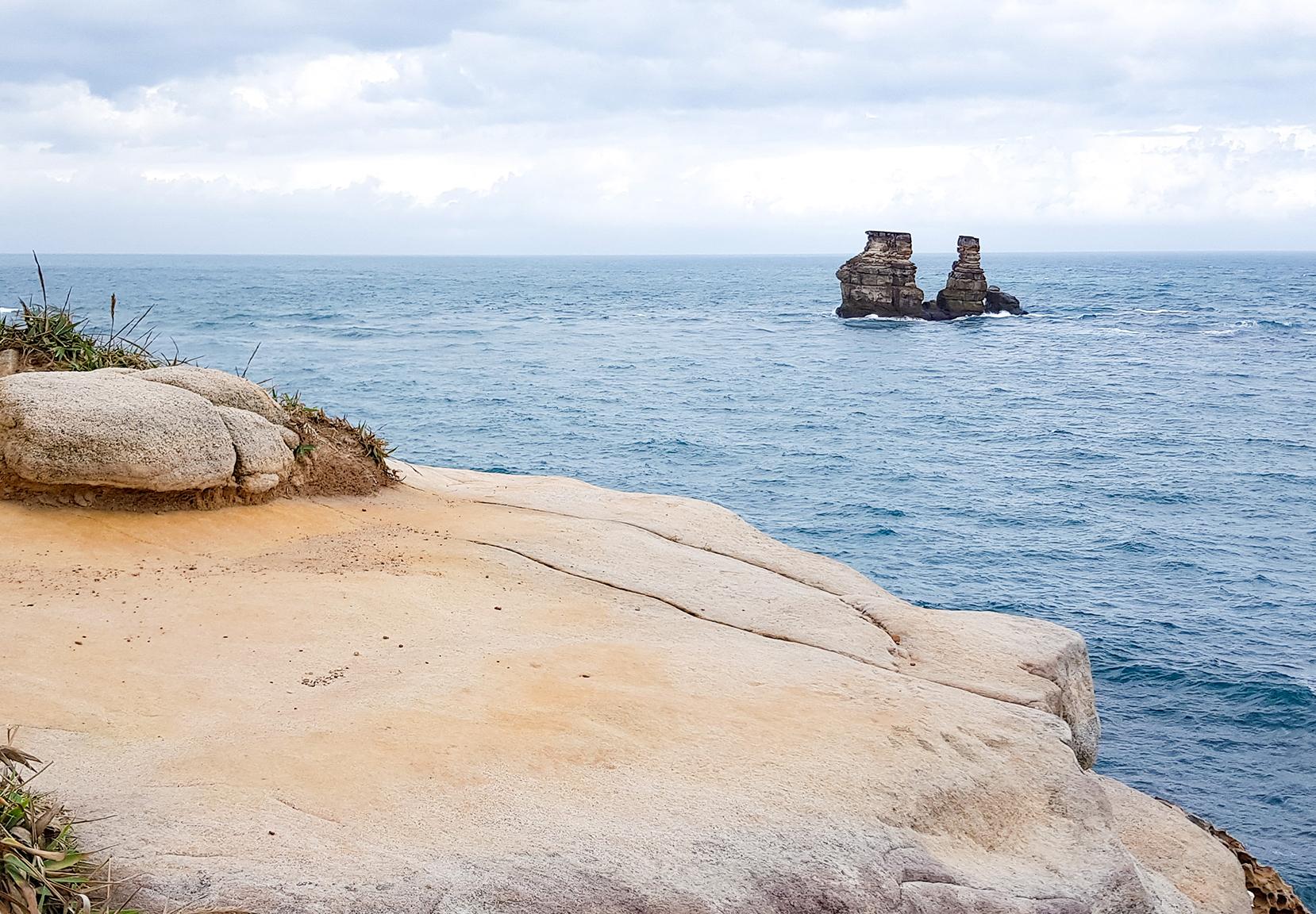 新北・金山｜走獅頭山步道收集八景：燭台雙嶼、神秘海岸，彷彿來到希臘沈船灣