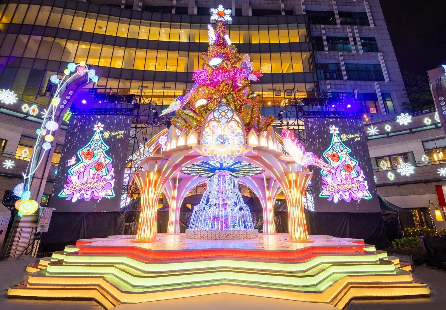 統一時代百貨夢廣場化身巴賽隆納過聖誕！燈光秀、星巴克小屋還有精彩演出