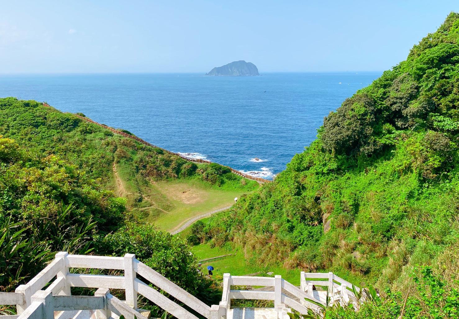 基隆・望幽谷｜俯瞰鬼斧神工谷中海景，絕美海岸第一排的濱海步道