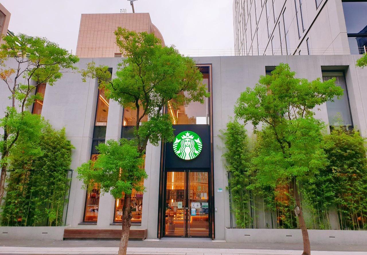 STARBUCKS 星巴克「台北時代寓所門市」：飯店共構特色店，平淡冷靜時尚外型，竟隱藏著明亮動人的靈魂