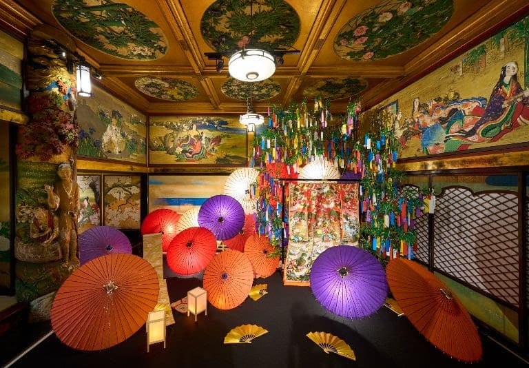 去不了日本，先看日本的夏日風情：今夏最璀璨豔麗的東京光影藝術，日本五大風鈴、和傘燈飾集結雅敘園東京飯店