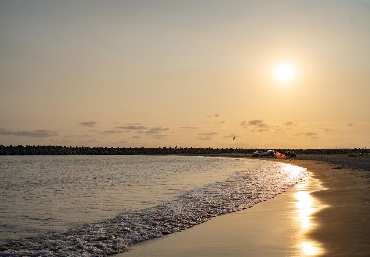 台南・秋茂園、漁光島｜玩沙戲水、浪漫約會，月牙灣海岸看夕陽