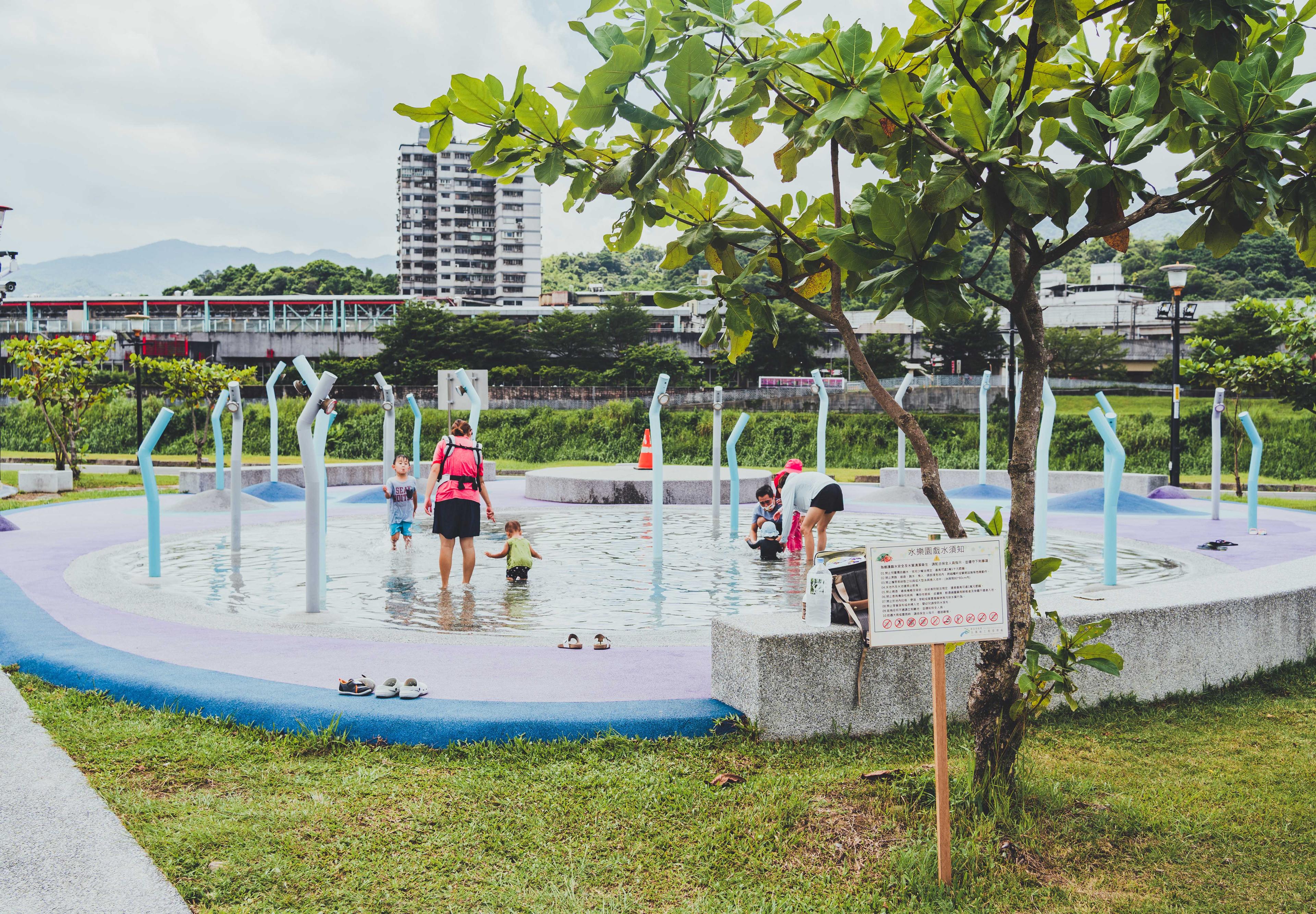 新北・汐止｜來星際遊戲場「免費玩水」親子公園，吃「甜在心冰菓室」