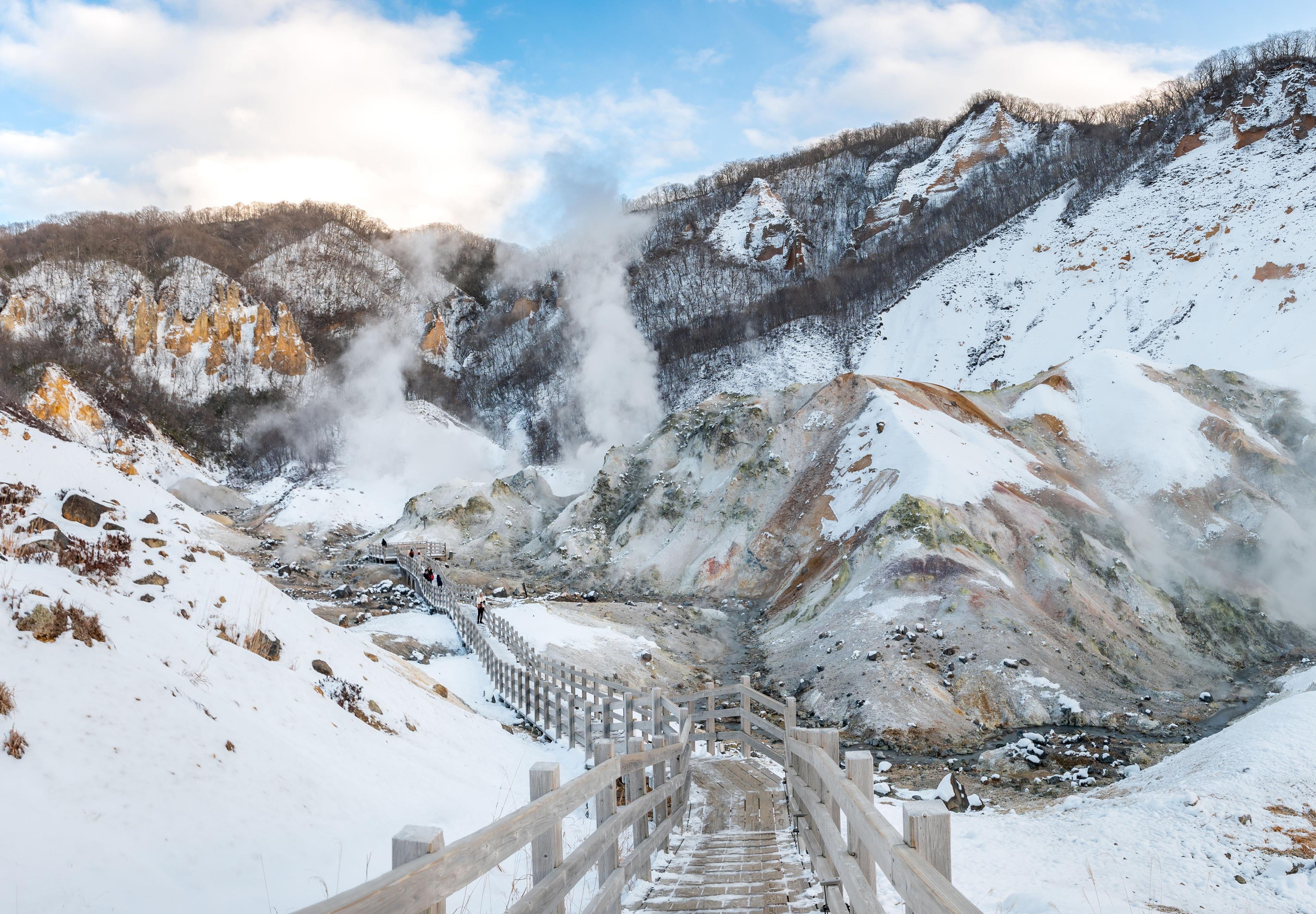 日本特色溫泉盤點 top10，雪景、秘湯、海中湧泉通通有！