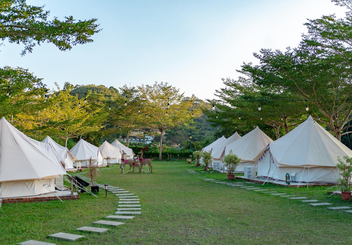 苗栗・豪華露營｜「荒野半島」Glamping 一泊二食免搭帳，還有湖景、戶外電影院