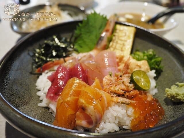 盛合海鮮丼 $350