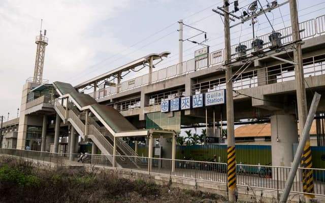 2013年新舊歸來車站。(圖取自維基百科)