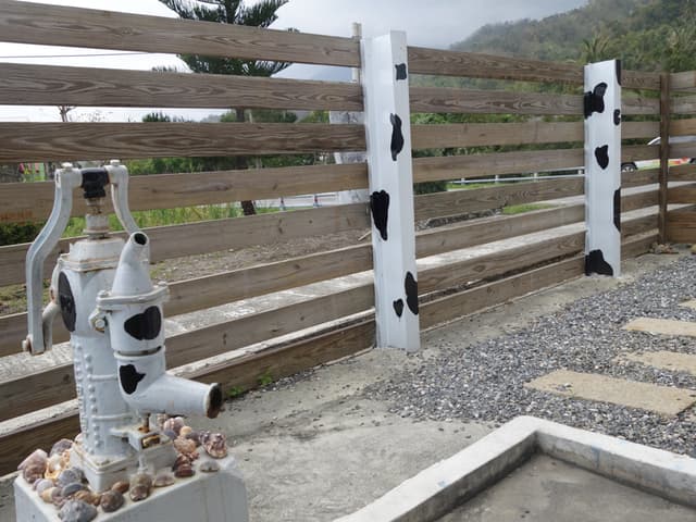 喔喔喔~店家內還有很復古的打水器耶~!!