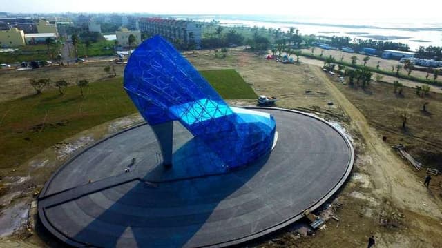 夢幻的玻璃鞋教堂，大大引爆女孩們的少女心。（圖取自雲嘉南濱海風景區粉絲團）