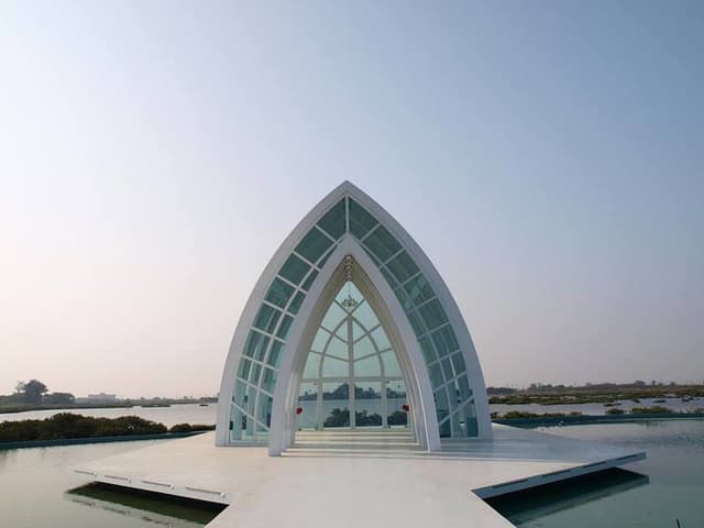 水晶教堂成為許多情侶拍照、婚紗外拍的新選。（圖取自雲嘉南濱海風景區粉絲團）