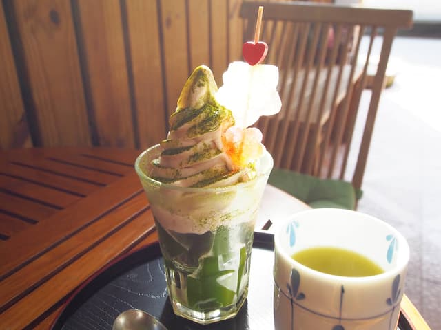 櫻花抹茶霜淇淋，口感十分特殊