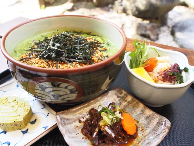 抹茶鹹粥，色香味俱全的佳餚。