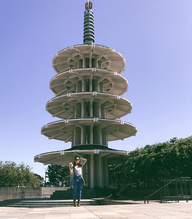 它就是和平寶塔啦  Peace Pagoda