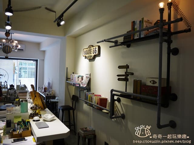 店內有些裝潢設計類的書籍，喜歡 data-verified=