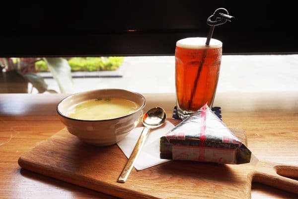 手工飯糰套餐 $ 84 (原價 $ 79 +5元飯糰口味升級)