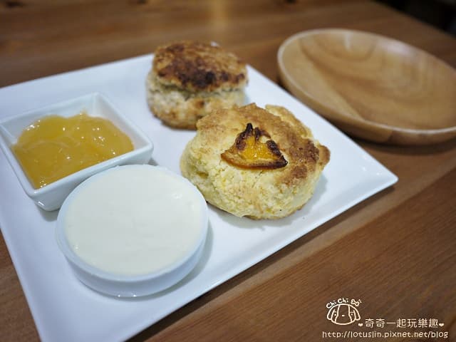 橙香司康 $40/香蕉核桃司康 $50