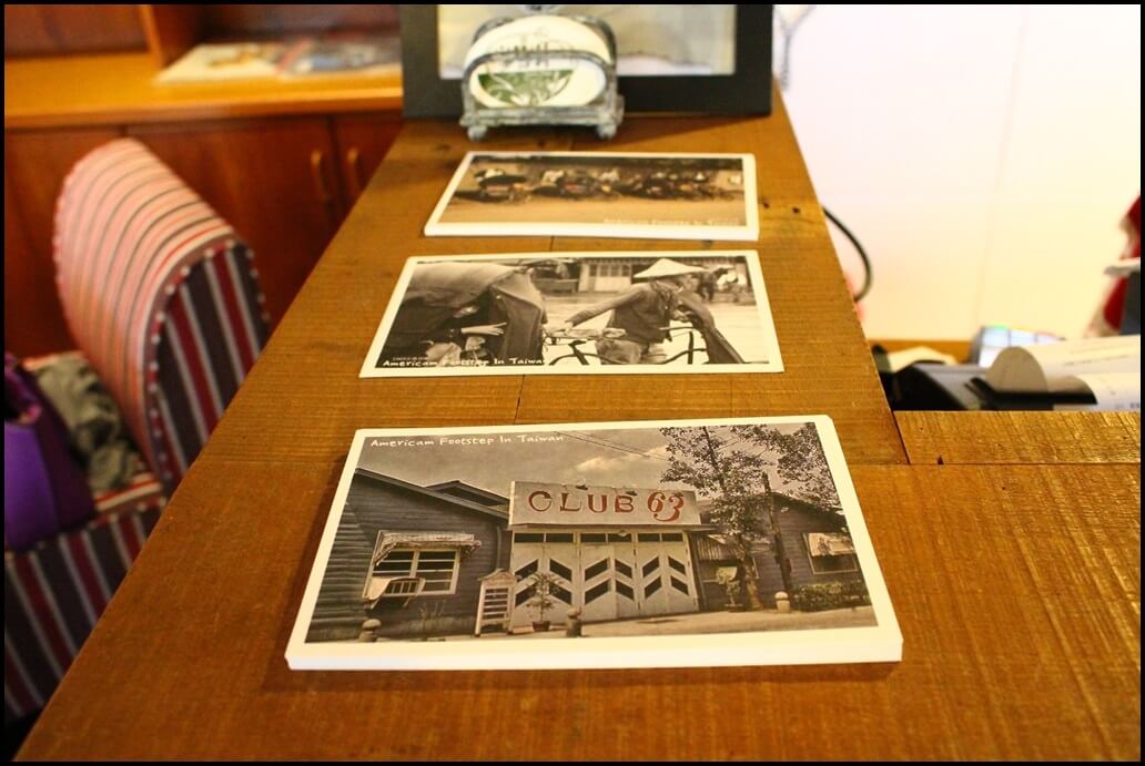 櫃台還有免費明信片可以拿，餐廳內也有舊照片展覽