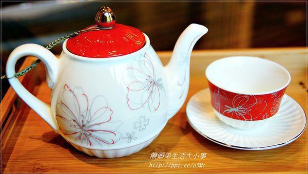 這茶壺組真的是很美，我想饅頭阿嬤一定很喜歡