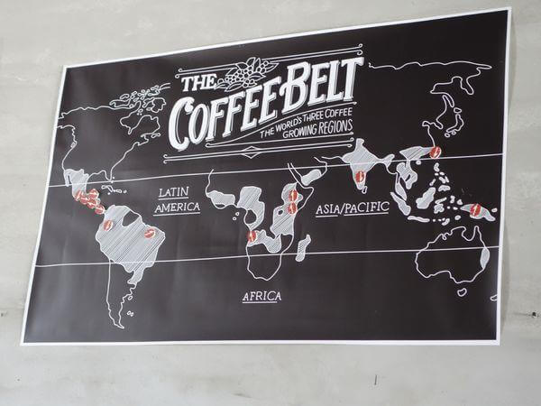 店內張貼的世界咖啡地圖，述說咖啡原豆的產地如何影響咖啡的風味