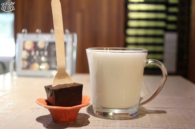 能吃能喝湯匙巧克力-威士忌+牛奶 $180（單支$150）