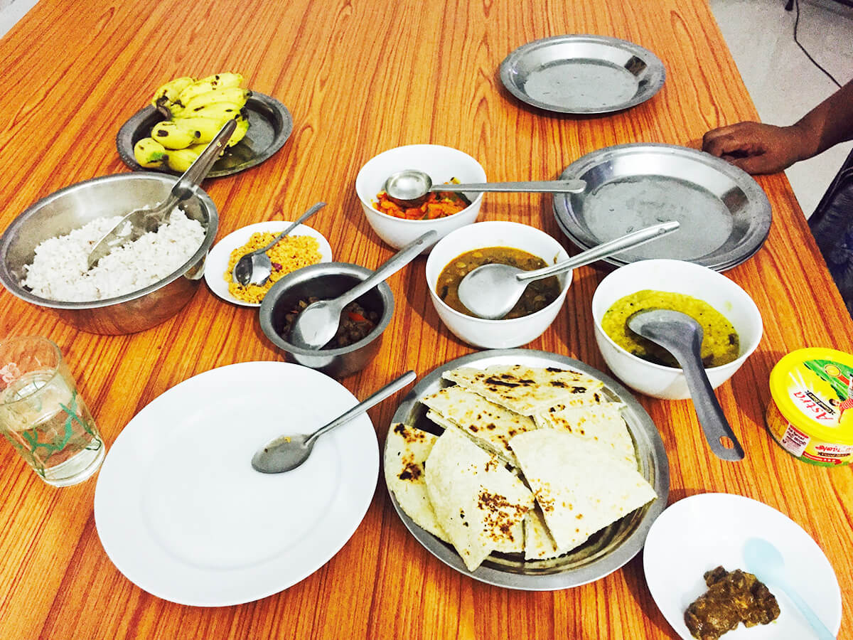 竟然能真的吃到斯里蘭卡當地人煮的家常菜！