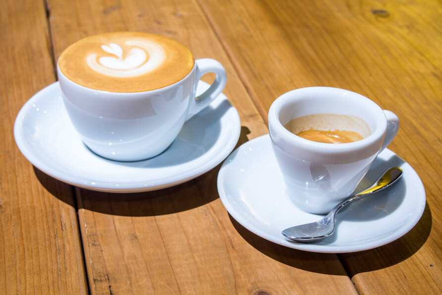 壹加壹咖啡：一杯濃縮咖啡＋一杯卡布奇諾