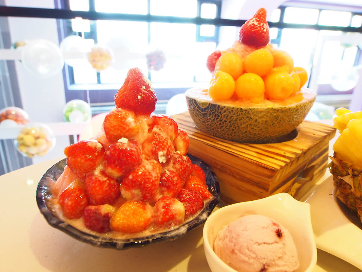 新鮮的草莓每顆的都非常完整，哈密瓜的盛盤也十分可愛