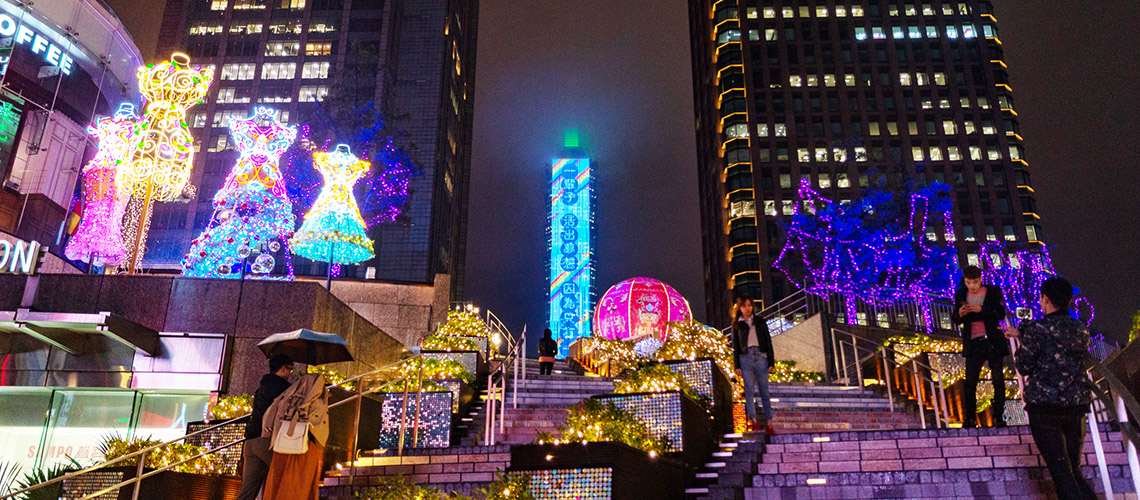 2018 台北信義絕美聖誕節美拍點，絢麗夜景看極光