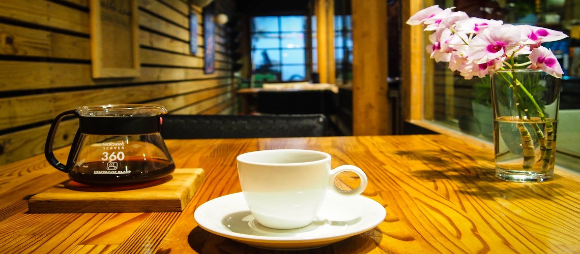 花蓮．咖啡館｜珈琲鋪子：翻開檜木老屋印書館，品味咖啡的哲學之道