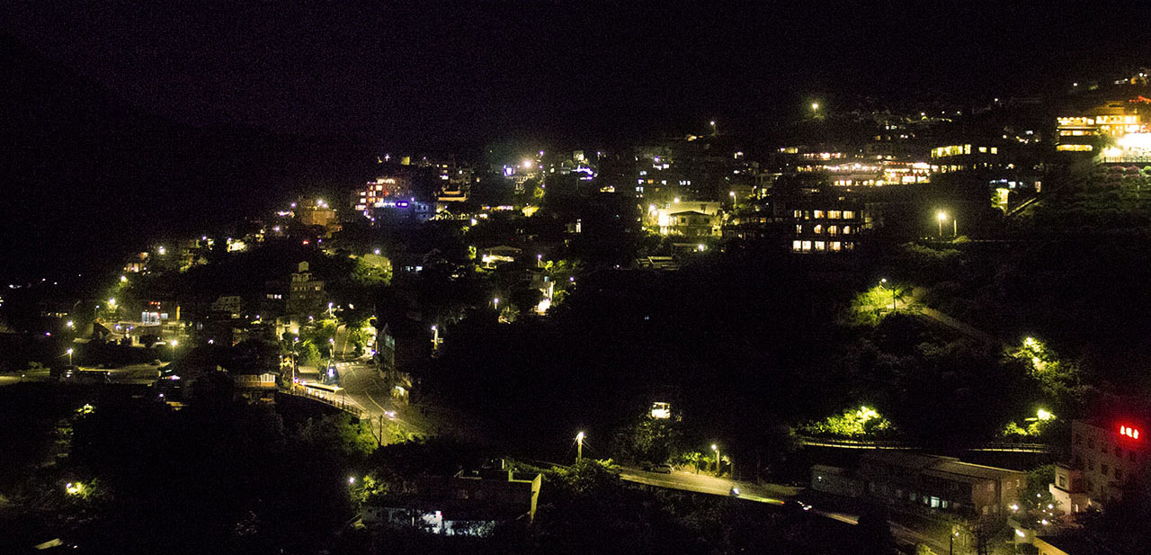 九份．金瓜石｜迷人的夜間導覽，穿梭老街巷弄，探訪拍攝夜景的秘密基地