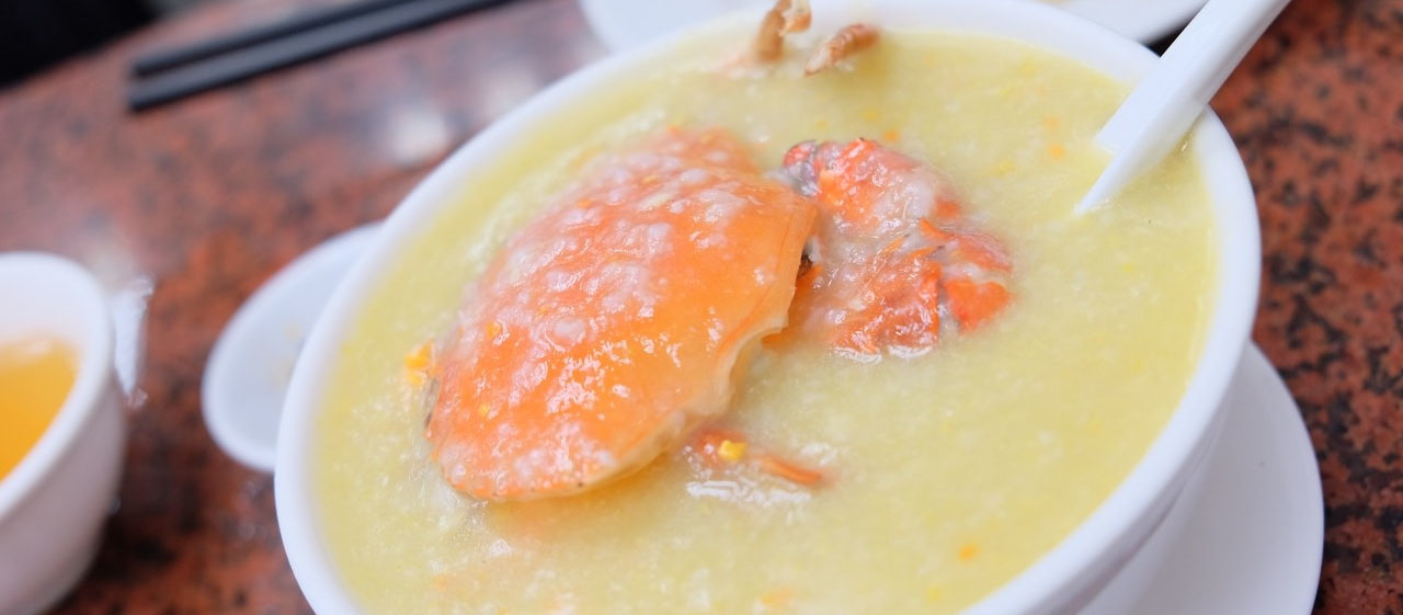 澳門美食「皇冠小館」海蟹粥的螃蟹超鮮甜，要小心多出來的飲料