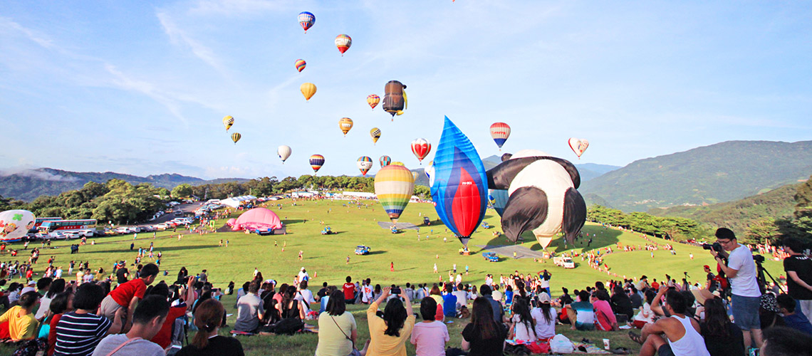 熱氣球與飛行傘：來「鹿野高台」俯瞰大地畫布