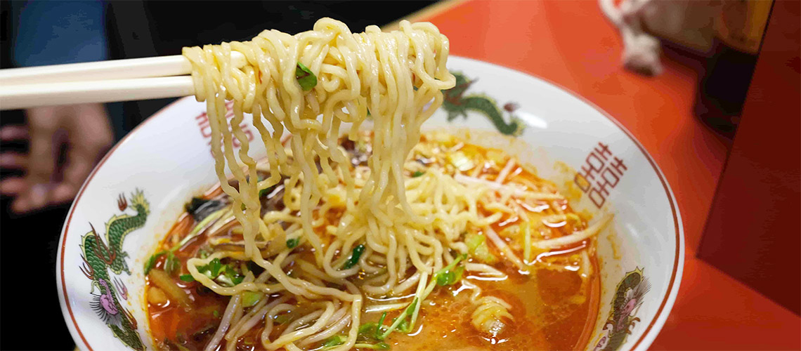 台南素食拉麵「太郎中華拉麵」：深夜食堂般場景，有著暖心的拉麵