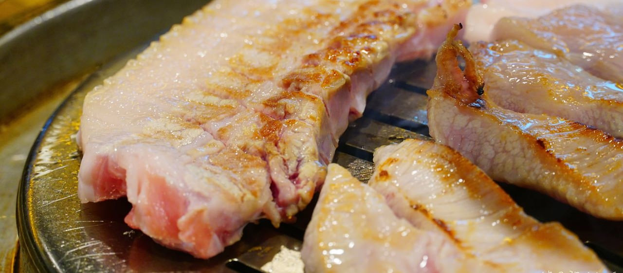 韓國首爾明洞烤肉「姜虎東白丁燒肉」，澎湃粗獷的韓式燒烤店