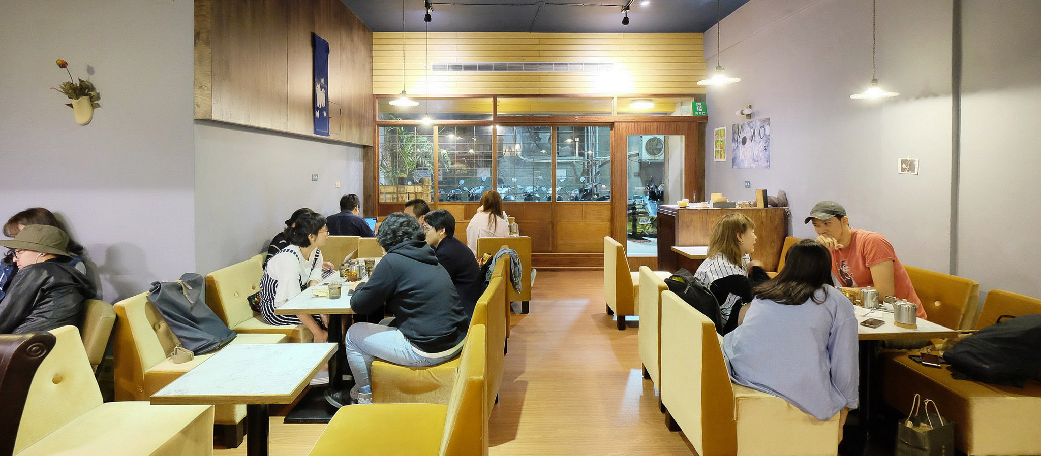 【中山站咖啡廳】開到半夜 12 點的安靜咖啡廳：黑露咖啡