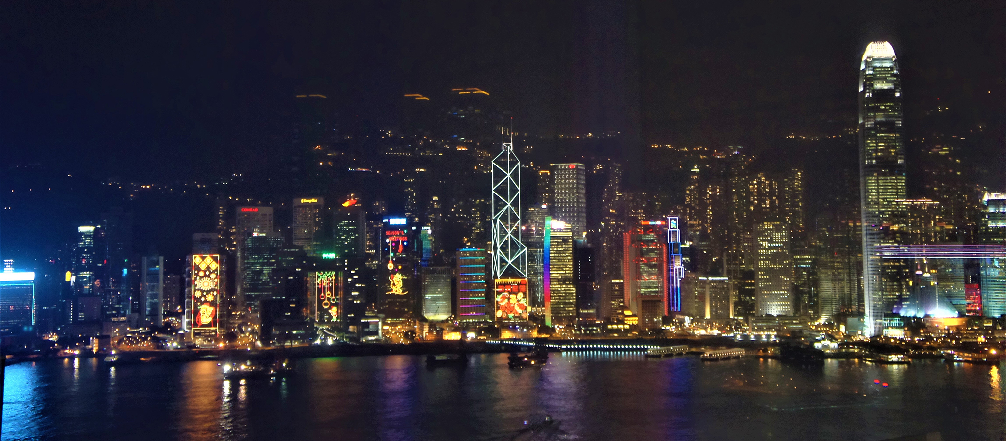 越夜越美麗的繁華海城——香港